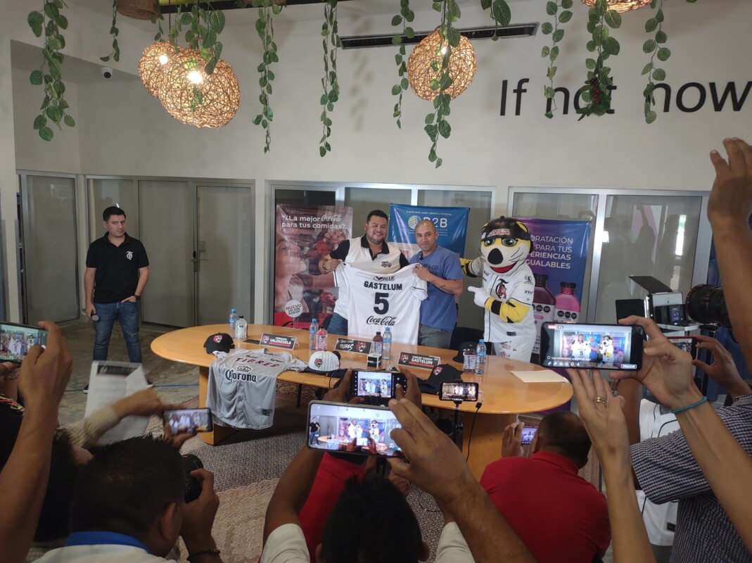 Presentan a Carlos “Chispa” Gastelum como nuevo manager de Tigres; el histórico bengalí volverá a enfundarse el uniforme de sus amores.
