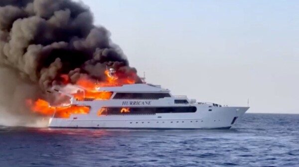 Se incendia un yate con turistas británicos; mueren tres (VIDEO).