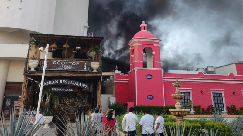 Desalojan a huéspedes y empleados por incendio en la Zona Hotelera de Cancún