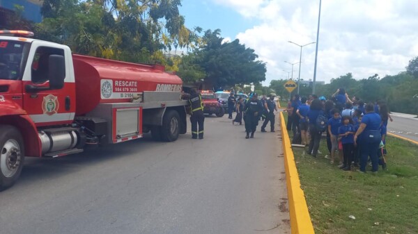 Incendio en escuela de Playa Del Carmen causa evacuación