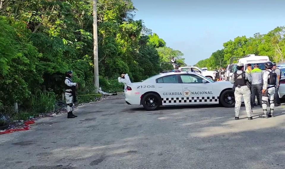Hallan otro cadáver embolsado en la carretera Felipe Carrillo Puerto-Tulum; hace dos días en el mismo lugar abandonaron uno.