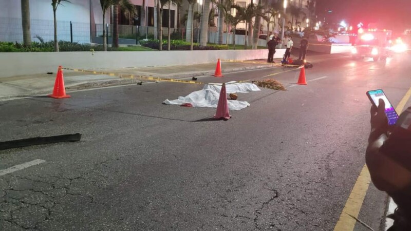 Pareja fallece en un accidente en moto en la Zona Hotelera de Cancún.
