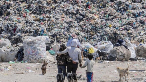 México inundado en plásticos; pepenadores pagan el precio