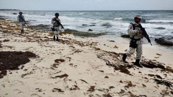 Recalan dos paquetes de cocaína en la zona de playas de Tulum.