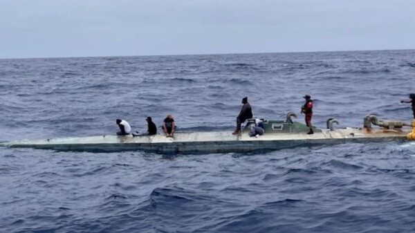 Interceptan semisumergible con 3.5 toneladas de cocaína en el océano Pacífico (VIDEO).