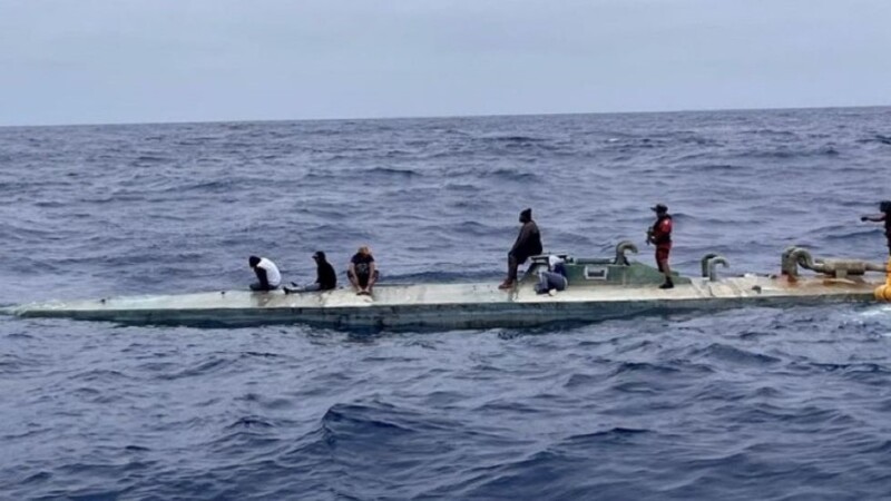 Interceptan semisumergible con 3.5 toneladas de cocaína en el océano Pacífico (VIDEO).