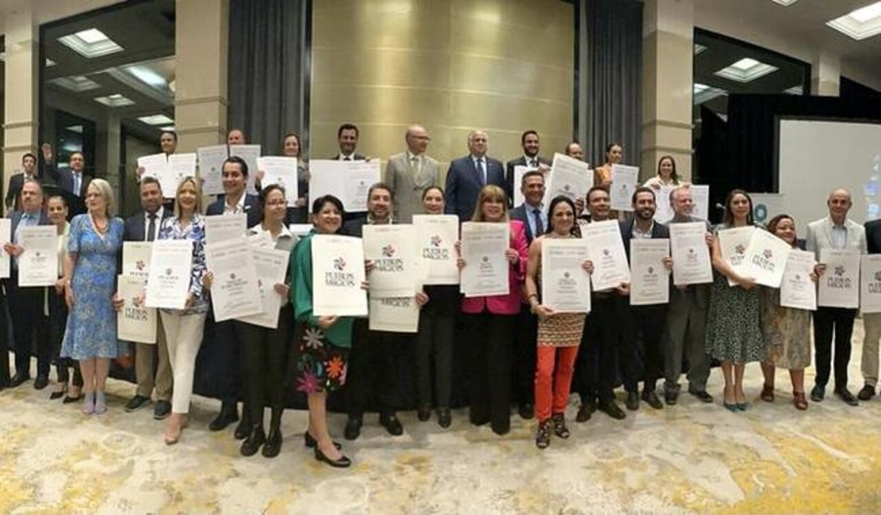 El secretario de Turismo, Miguel Torruco, destacó que México ahora cuenta con 177 Pueblos Mágicos, destinos que, por sus características de naturaleza, vida comunitaria, costumbres y tradiciones, son preferidos por visitantes nacionales y extranjeros de todo el mundo. 