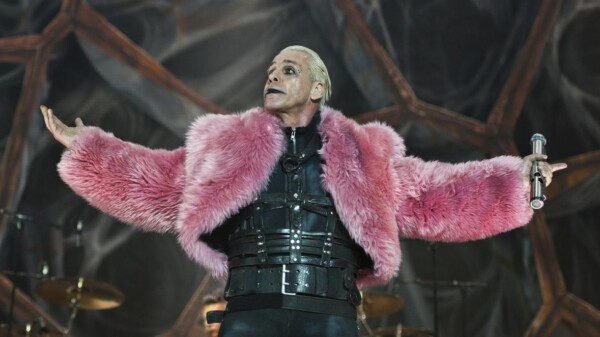 Till Lindemann niega acusaciones de abuso en su contra
