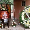 Velan el cuerpo de Hipólito Mora en su casa en La Ruana, Michoacán.