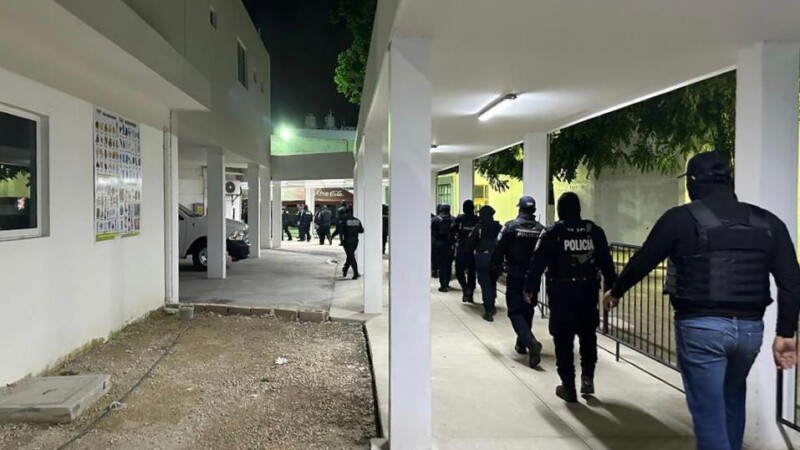 Operativo en la cárcel de Cancún para el trasladado de 26 reos
