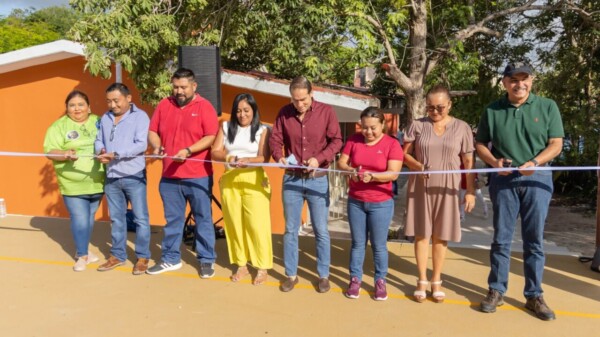 Diego Castañón encabeza arranque de torneo de futbol intertelesecundarias en Tulum