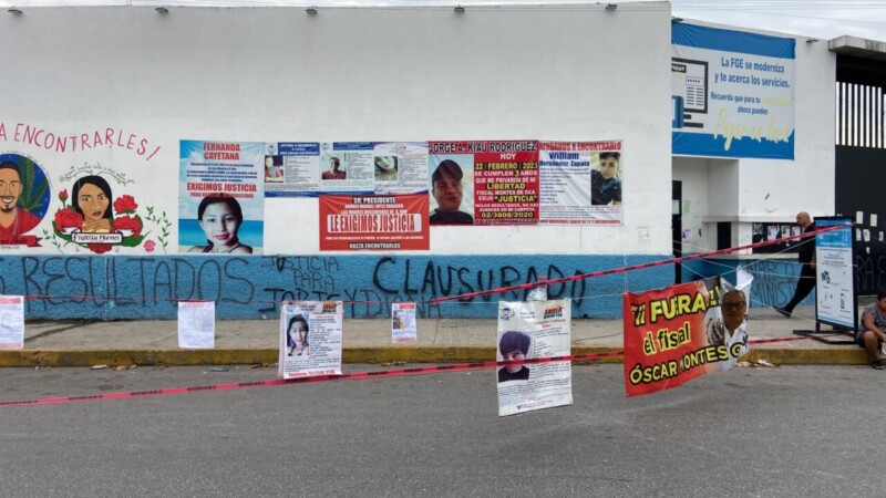Madres de personas desaparecidas protestan frente a FGE en Cancún.