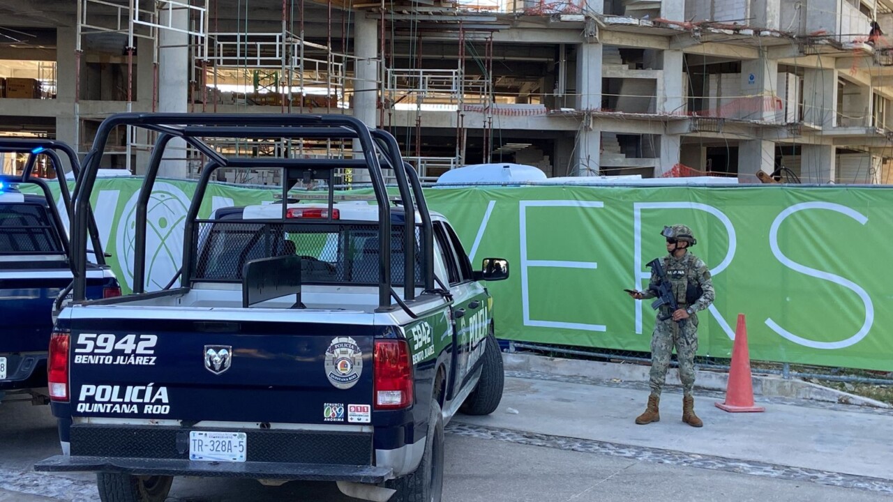 Ejecutan a un trabajador en condominios en construcción en la avenida Bonampak; por esos hechos se sabe que hay una persona detenida.