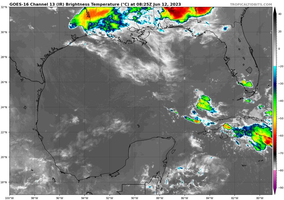 Pronóstico del clima para hoy lunes 12 de junio 2023 en Quintana Roo; por la tarde, ambiente caluroso y cielo nublado con lluvias puntuales.