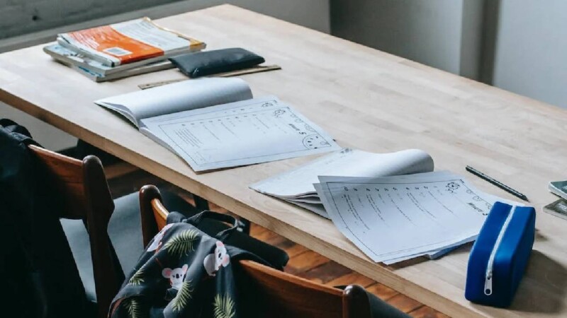 Despiden a maestra que se ausentó 20 años de la escuela