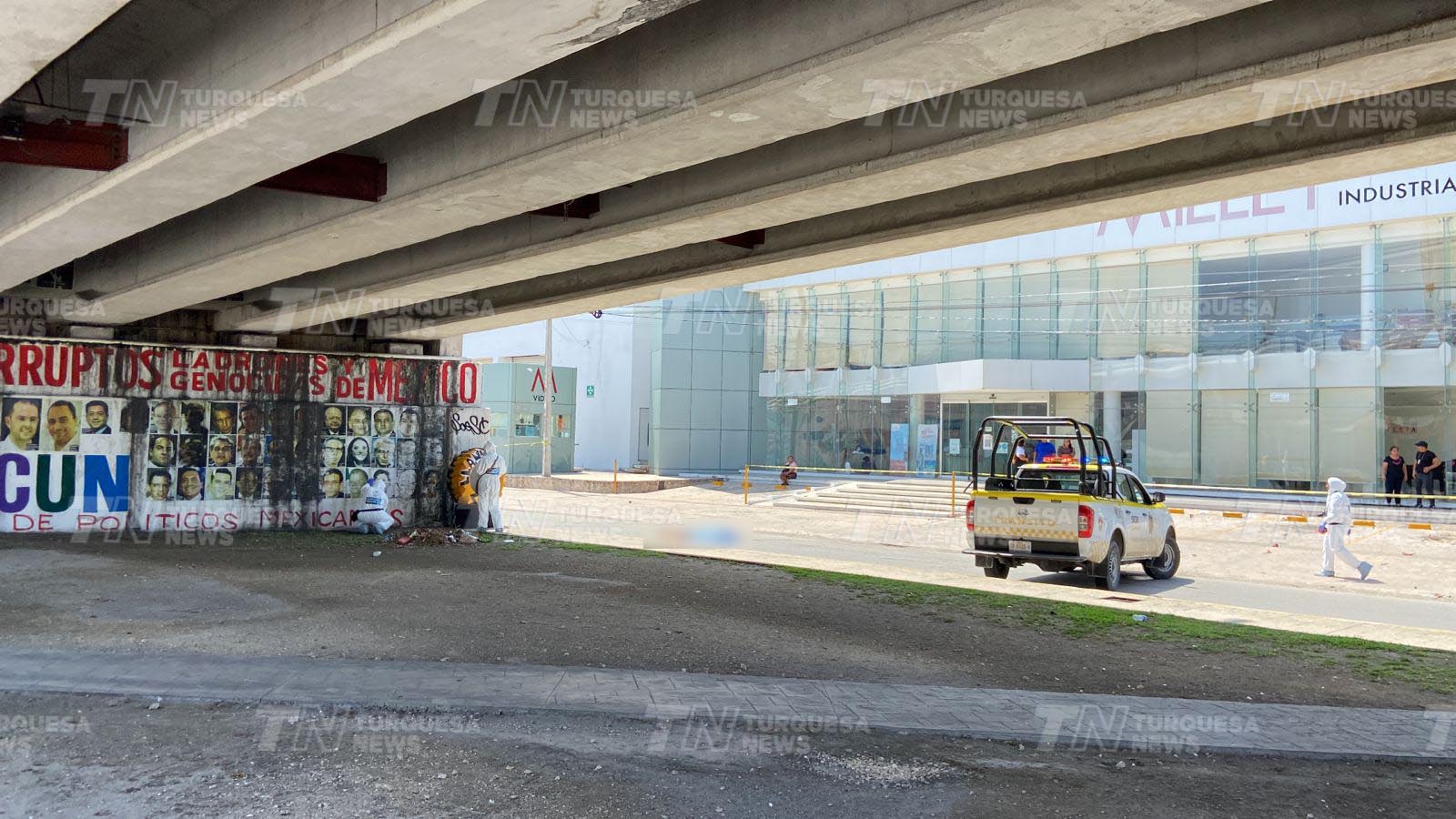 Hombre muere al lanzarse desde un puente vehicular en Cancún (VIDEO); los hechos se registraron en el cruce de la Bonampak y la López Portillo