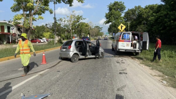Cuatro lesionados en aparatoso accidente vehicular en Chetumal