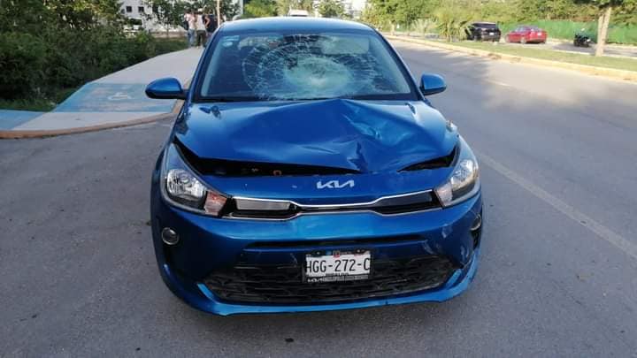 Ciclista muere impactado por un auto en Playa del Carmen; el accidente ocurrió en la avenida Chemuyil, a un costado de la Cruz Roja.