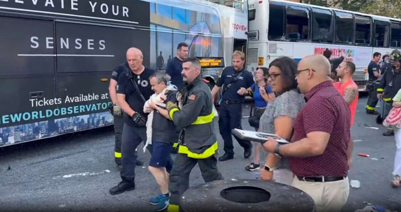 Choque de dos autobuses en Nueva York deja cerca de 80 heridos; camión de la MTA se impacta por detrás  un turista de dos pisos en Manhattan.