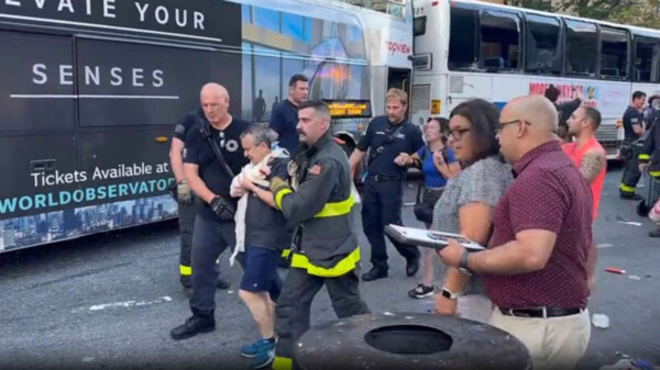 Choque de dos autobuses en Nueva York deja cerca de 80 heridos