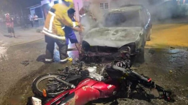 Una pareja y su bebé resultan lesionados tras ser impactados en una moto