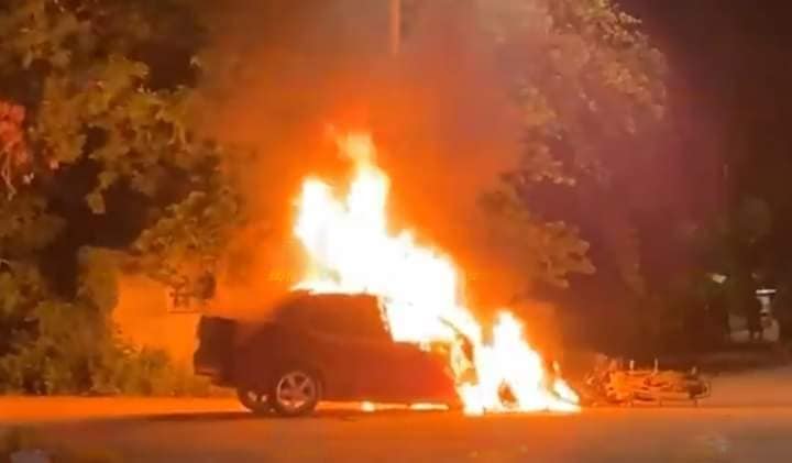 Una pareja y su bebé resultan lesionados tras ser impactados en una moto; al parecer el responsable del percance conducía bajo los influjos del alcohol.