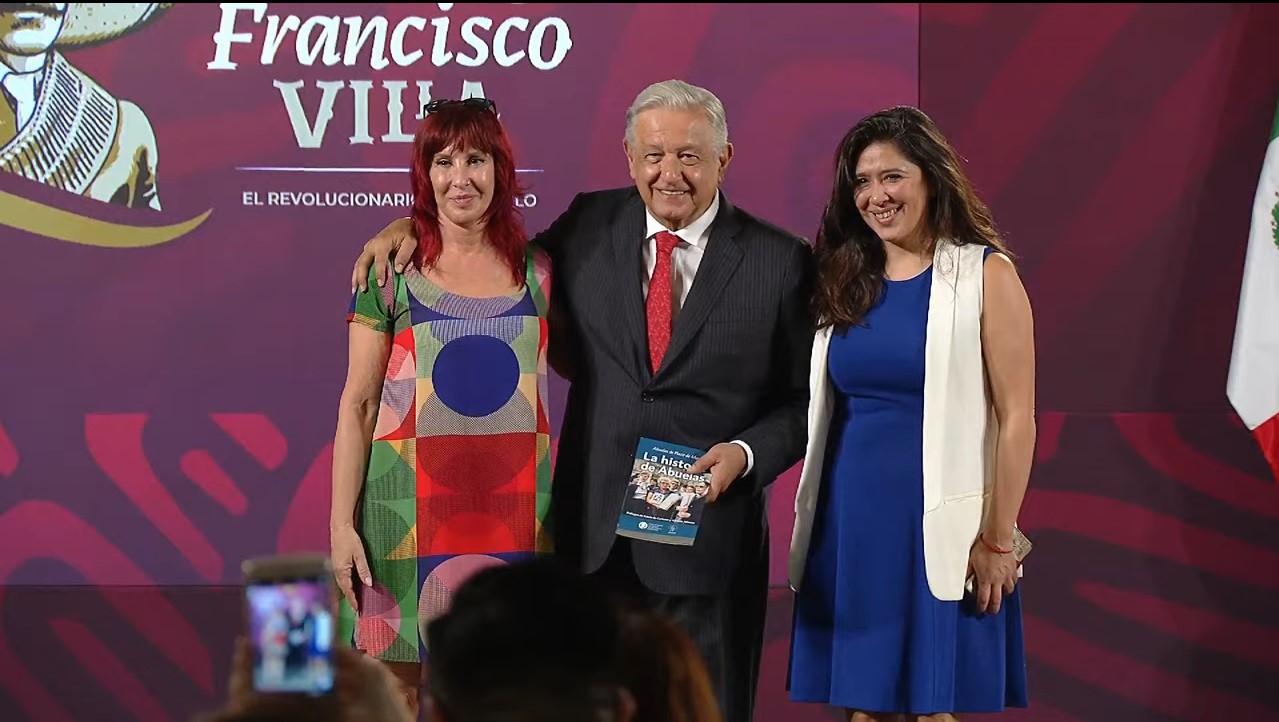 La hija de Estela de Carlotto, Claudia (a la izquierda) y de Victoria Montenegro, una nieta que fue recuperada.