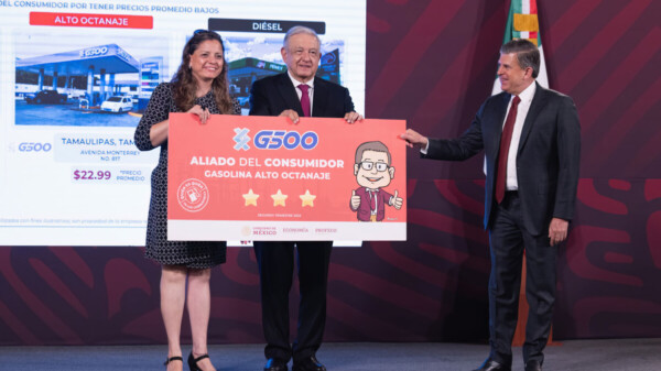 Entregan reconocimientos a súper mercado y gasolineras