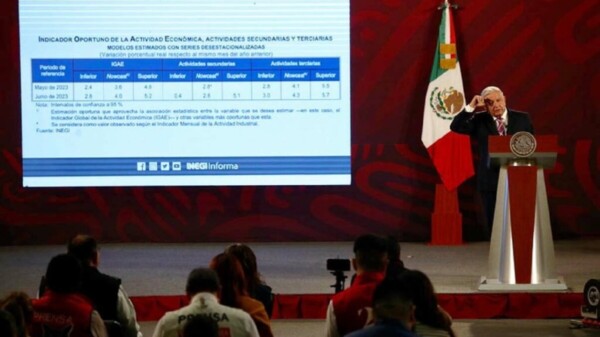 Celebra AMLO crecimiento económico de 4% anual en junio