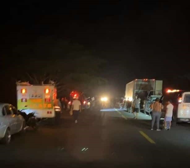 Abandonan tráiler con 180 migrantes en municipio de Veracruz; fue la propia autoridad local la que confirmó los hechos en Puente Nacional.