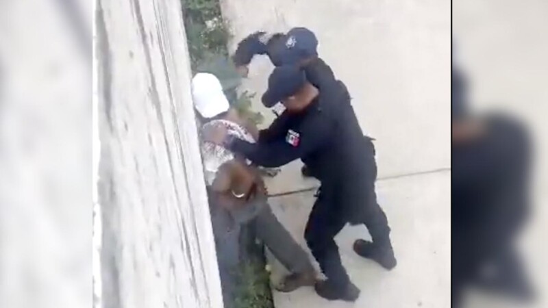 Suspenden a policías en Hidalgo por golpear a un hombre 