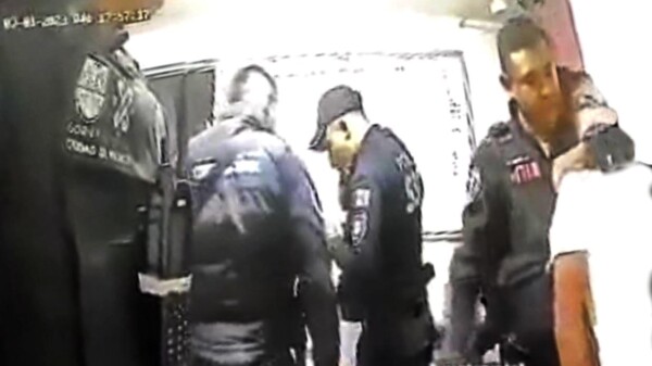 Acusan de abuso a policías de CDMX, son suspendidos