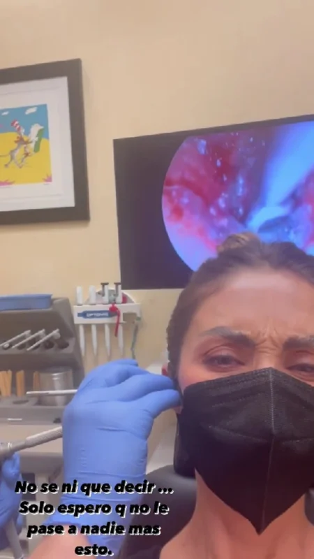 Anahí está considerando demandar a la persona que le dañó su oído