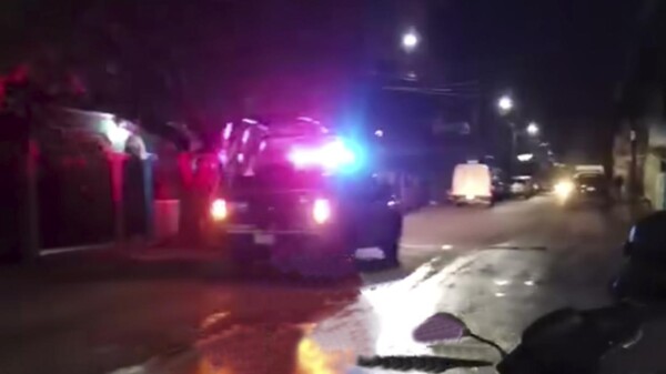 Sicarios rafaguean restaurante en Cancún, hay un muerto