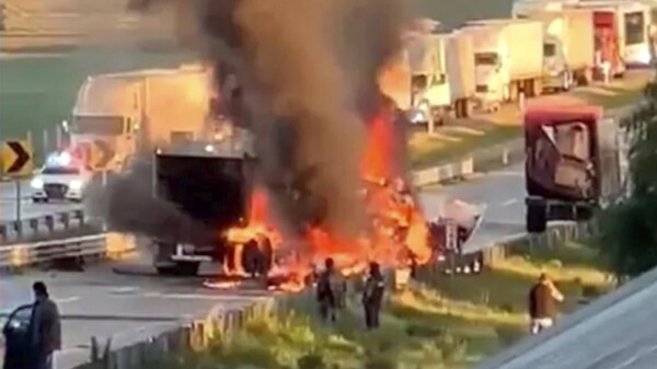 Choque de tráileres en el arco norte deja dos muertos