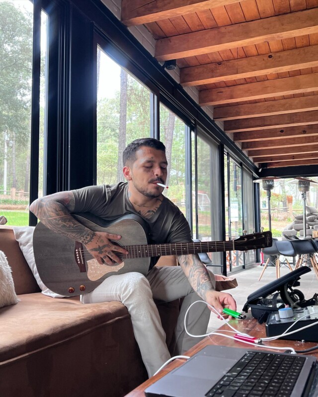 Christian Nodal inicia proceso para borrar sus tatuajes del rostro