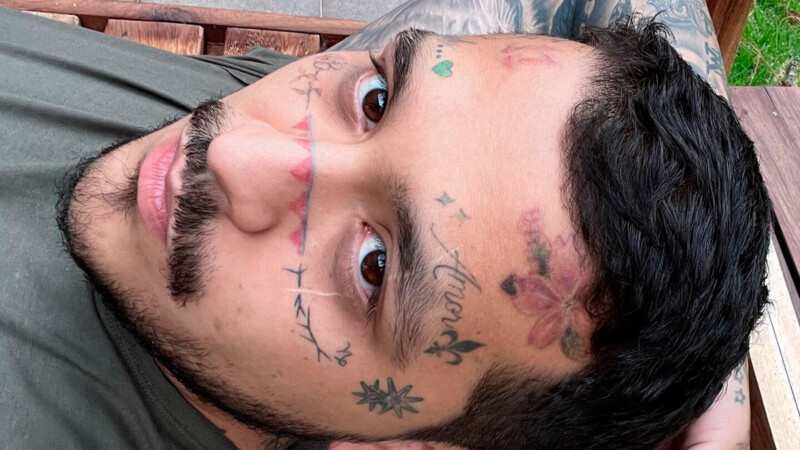 Christian Nodal inicia proceso para borrar sus tatuajes del rostro