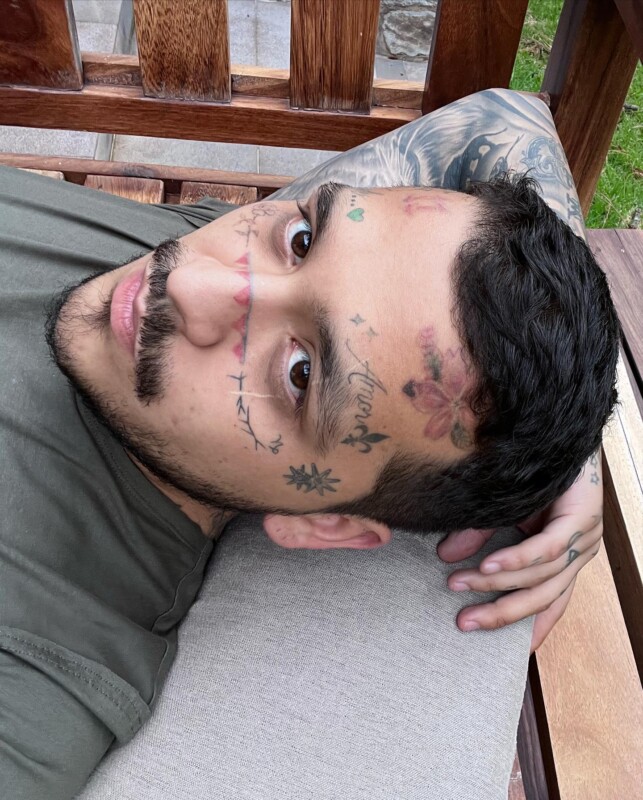 Christian Nodal inicia proceso para borrar sus tatuajes del rostro