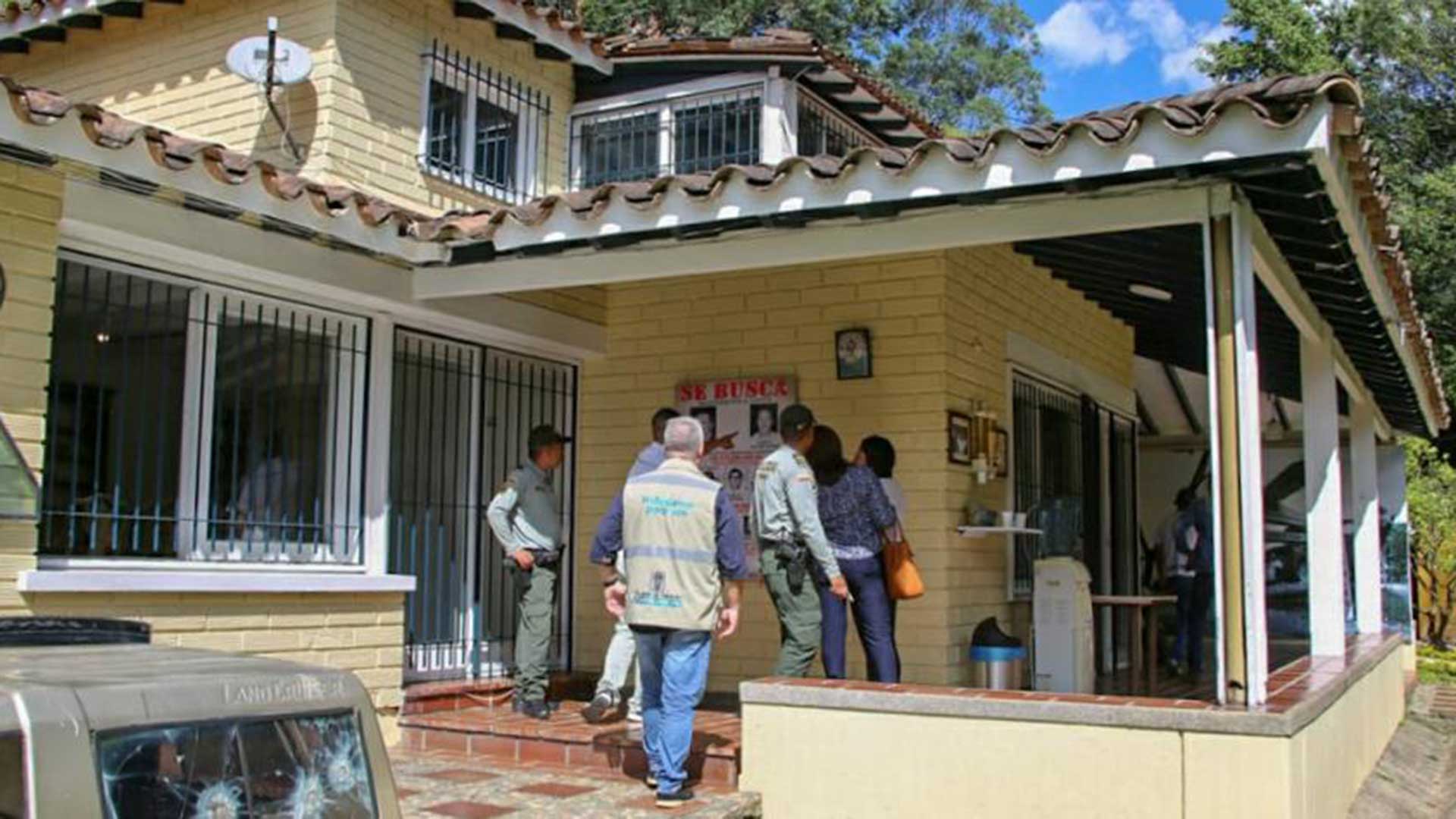 Demuelen en Medellín casa-museo de Pablo Escobar; buscan acabar con los ‘narcotours’; la propiedad era de un hermano del extinto capo colombiano.