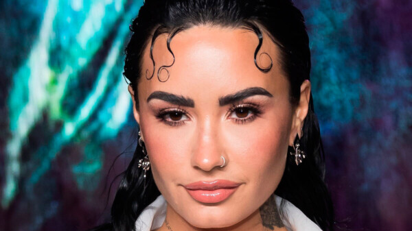 Demi Lovato revela tener discapacidad visual y auditiva tras su última sobredosis