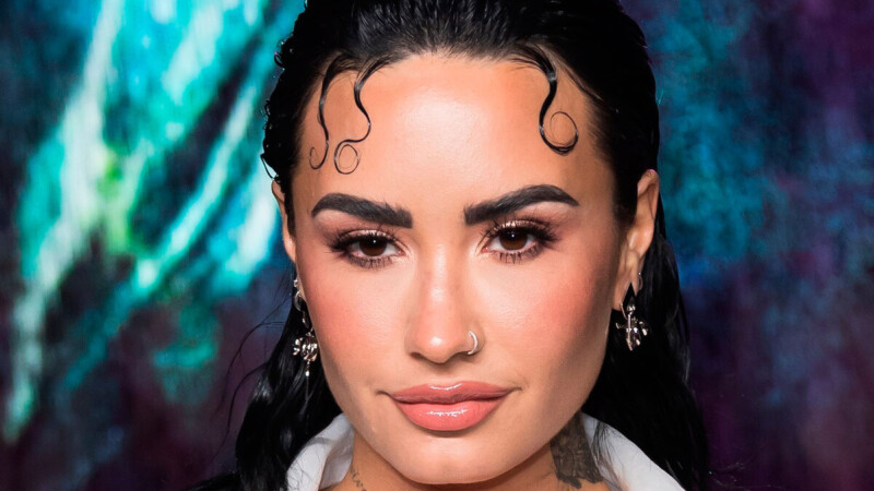 Demi Lovato revela tener discapacidad visual y auditiva tras su última sobredosis