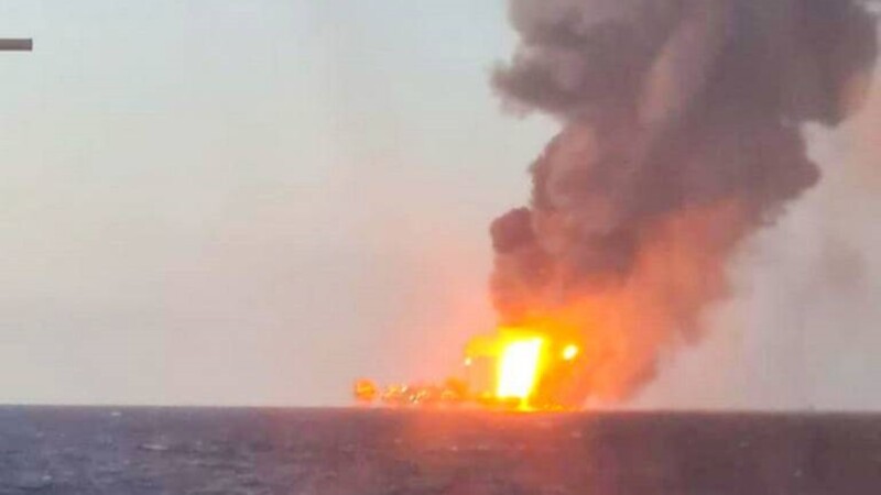 Reportan explosión en plataforma de Pemex en Campeche