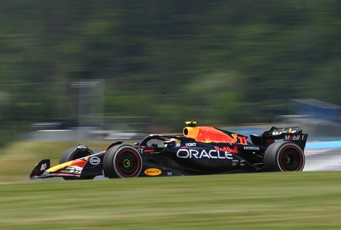 ‘Checo’ Pérez se sube al podio en el Gran Premio de Austria; el mexicano hizo un espectacular rebase a Sáinz para arrebatarle el tercer puesto