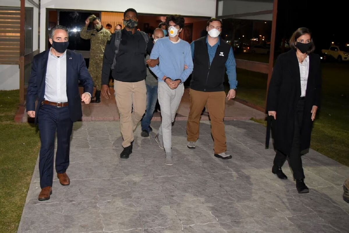 Gerardo González Valencia, cuñado de 'El Mencho' Oseguera, es extraditado de Uruguay a Estados Unidos en mayo de 2020.