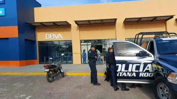 Delincuentes intentan robar cajero automático en plaza Punta Lak'in en Cancún