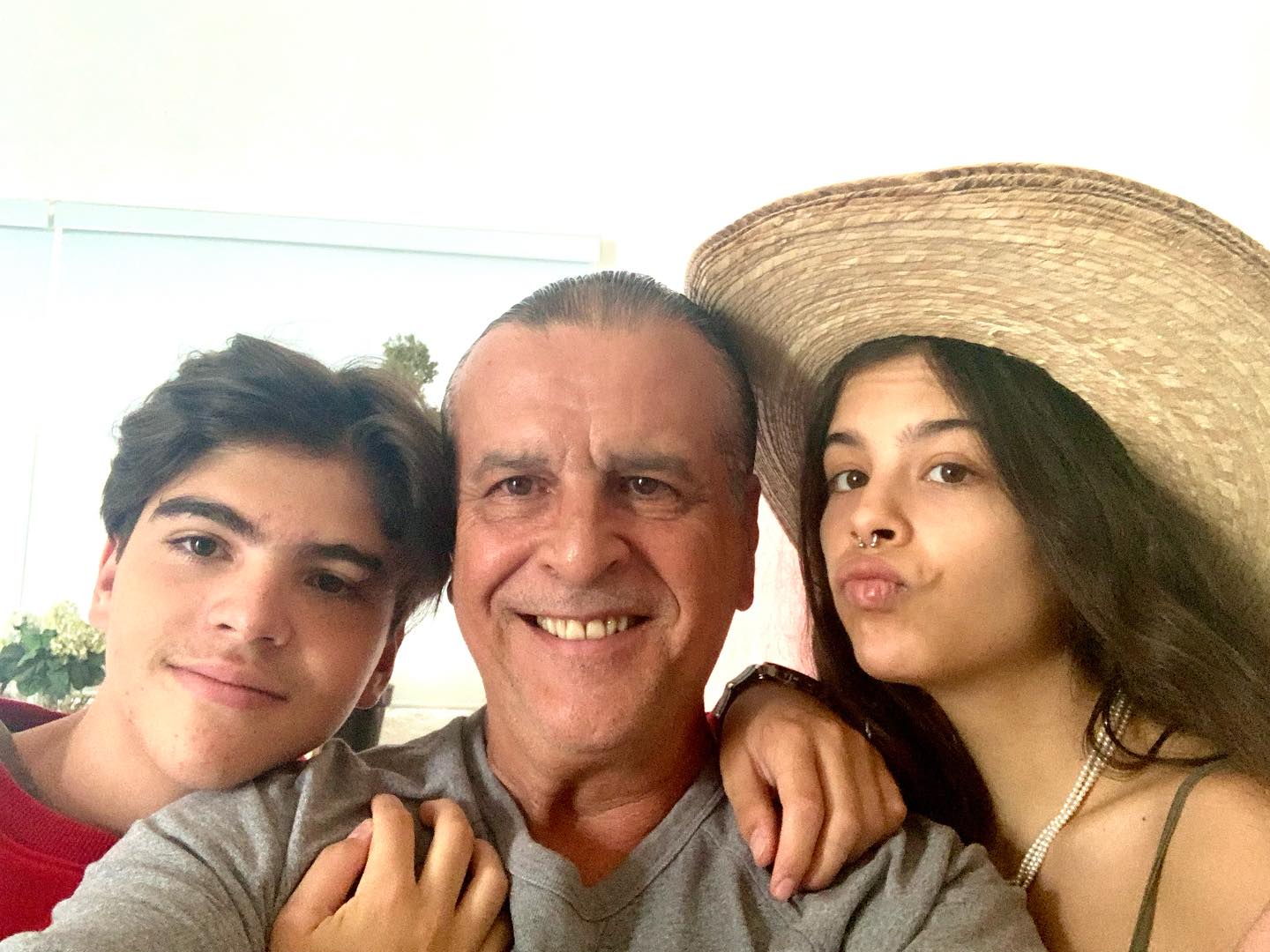 José Emilio Fernández Levy vende tacos de canasta para sobrevivir