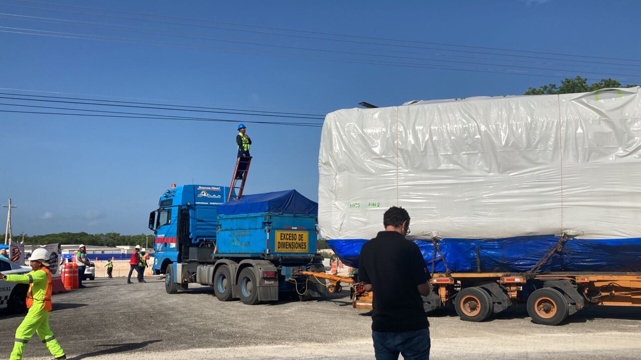Llega a Cancún el primer vagón del Tren Maya