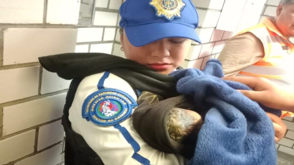 Adolescente da a luz en una estación del Metro