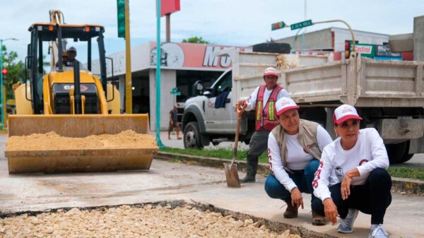 Mara Lezama supervisa trabajos de atención a desfondes en Chetumal