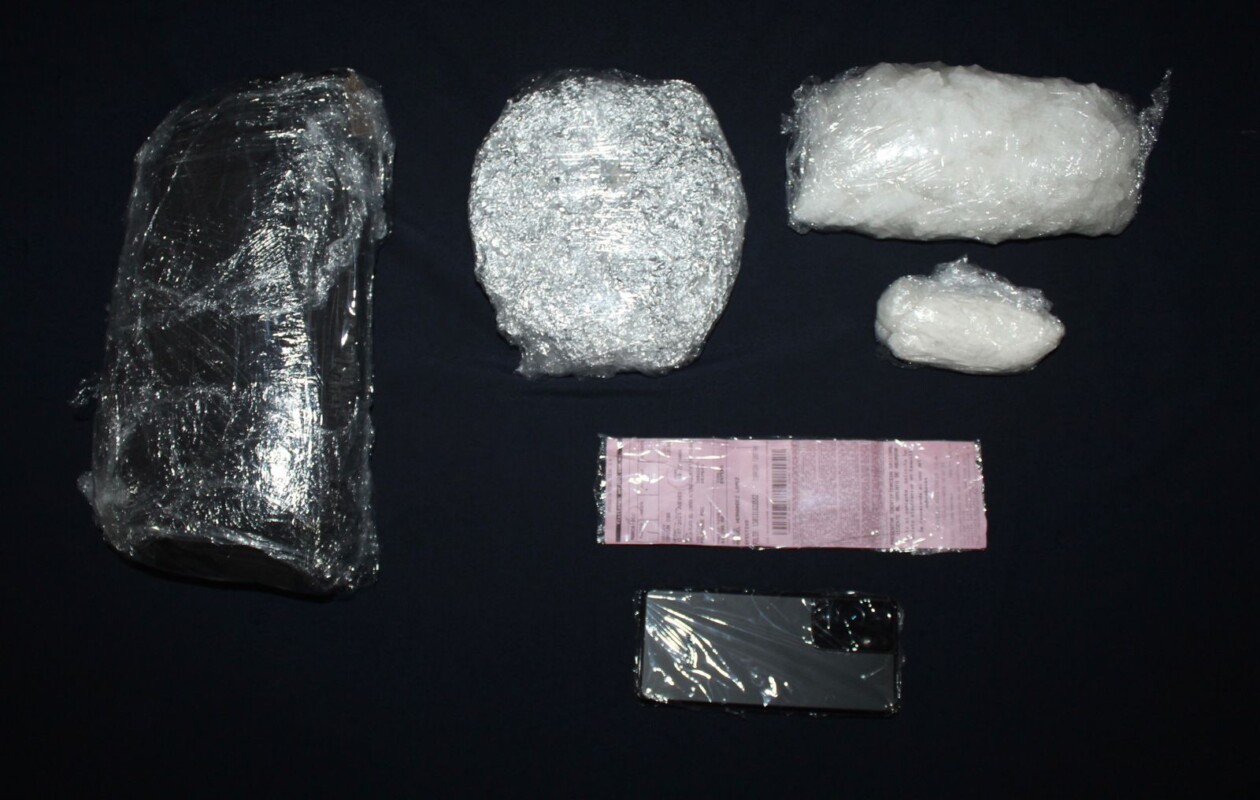 Detienen a presunto narcomenudista en terminal de autobuses en Cancún; Manuel “N” fue detectado por binomio canino.